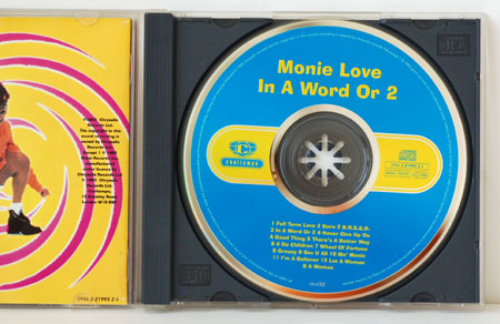 monie02.jpg